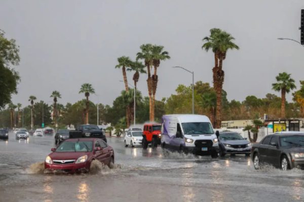 las-vegas-strip-under-water-and-power-outages-after-flash-floods-caused-by-torrential-rain