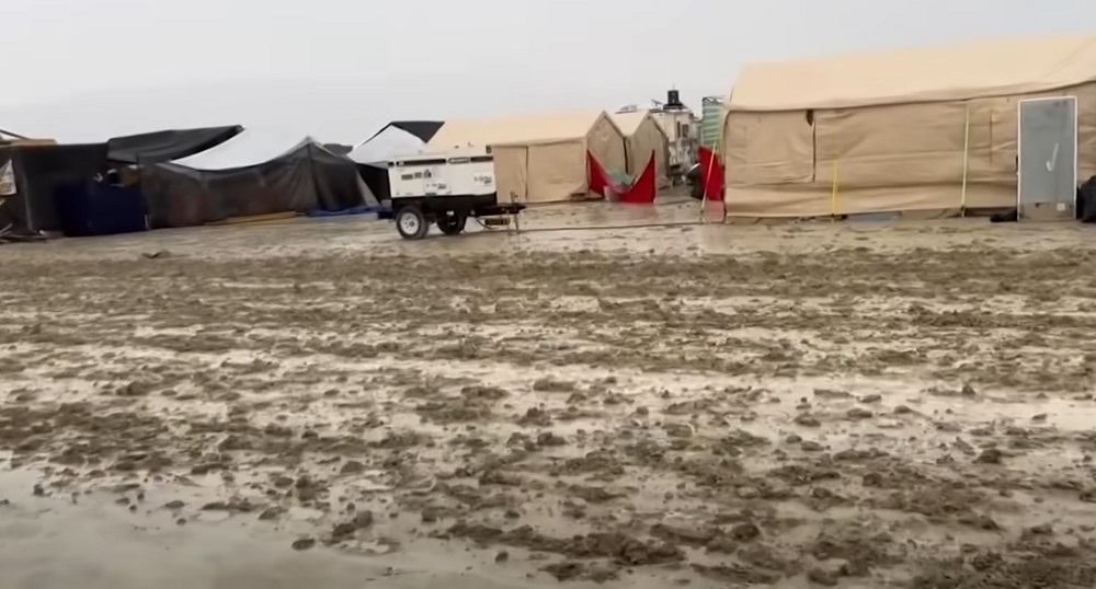burning-man-attendees-forced-to-take-shelter-as-nevada-floods-rage-on